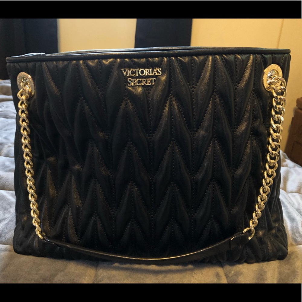 Chevron Quilt Shoulder Bag
